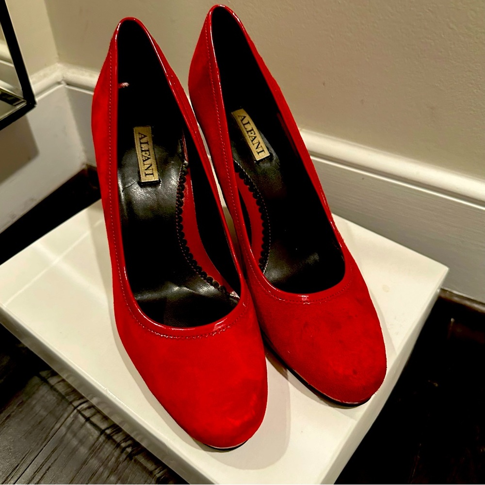 Red Pumps